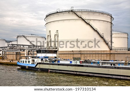 Gasoline storage tanks in the seaport. Seaport.
