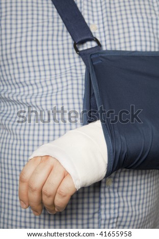 Man\'s arm in cast and sling