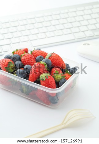 Berry mix lunch box on working desk