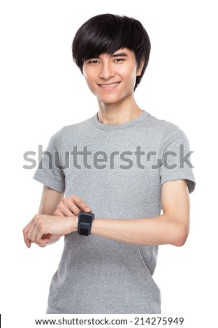 Young man use of wearable device