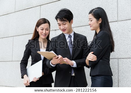 Business team read project information on clipboard