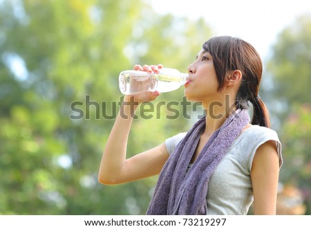 woman drink water after sport