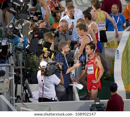 BARCELONA - JULY 28: Journalist interview Manuel Olmedo from Spain after the semi-final of 1500 meters for men of European Athletics Championships 2010, on July 28, 2010, in Barcelona, Spain.