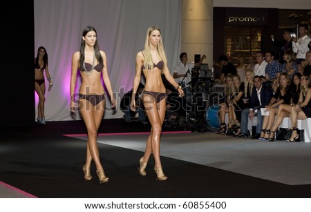 BARCELONA - SEPTEMBER 10: Fashion parade. Elite Model Look Spanish Final 2010. In the picture, Andreina Español (left) and Alba Solana (right). September 10, 2010 in Barcelona (Spain).