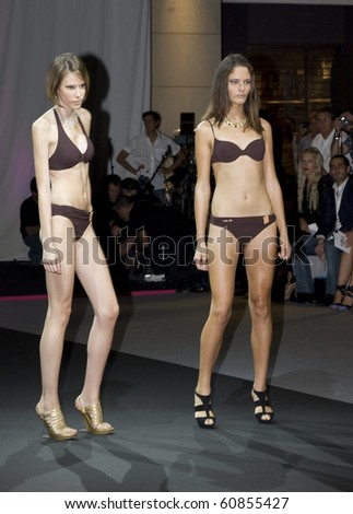 BARCELONA - SEPTEMBER 10: Fashion parade. Elite Model Look Spanish Final 2010. In the picture, Geo Perez (left) and Raquel Puertas (right). September 10, 2010 in Barcelona (Spain).