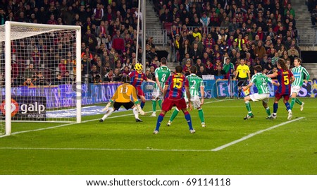 BARCELONA - JANUARY 12: Nou Camp football stadium, soccer Spanish Cup: FC Barcelona - Real Betis, 5 - 0. In the picture, Seydou Keita in action. January 12, 2011 in Barcelona (Spain).