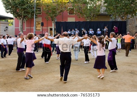 BARCELONA - SEPTEMBER 12: Some people dancing a Sardana, a traditional dance of Catalonia, on September 12, 2010 in Alella, Barcelona, Spain.