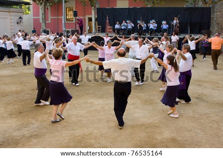 BARCELONA - SEPTEMBER 12: Some old people dancing a Sardana, a traditional dance of Catalonia, on September 12, 2010 in Alella, Barcelona, Spain.