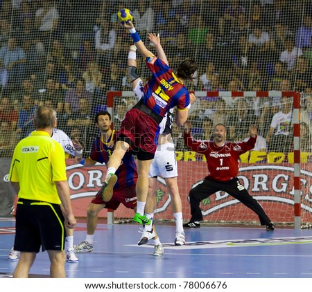 BARCELONA - APRIL 24: Laszlo Nagy (19) in action during the handball Champions League match between FC Barcelona & THW Kiel on April 24, 2011 in Barcelona, Spain. Final score, 27 - 25.