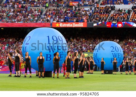 BARCELONA - AUGUST 22: Unidentified dancers before the Gamper Trophy final match between FC Barcelona and SSC Napoli, final score 5 - 0, on August 22, 2011 in Camp Nou stadium, Barcelona, Spain.