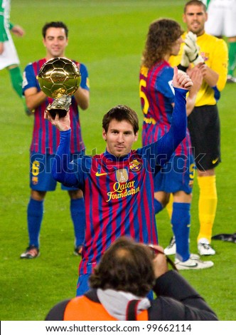 BARCELONA - JANUARY 15: Lionel Messi shows his third FIFA World Player Gold Ball Award to the soccer supporters of Football Club Barcelona, on January 15, 2012 in Nou Camp stadium, Barcelona, Spain.
