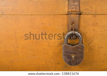 Hinged lock on the old chest