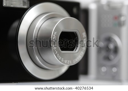 Digital compact camera