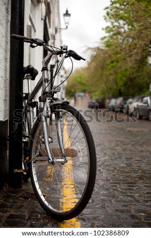 Push bike in London Mews