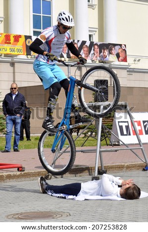 Mikhail Sukhanov , the champion of Russia on a cycle trial, acts in Tyumen on a holiday the City Day 26.07.2014