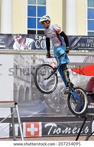 Mikhail Sukhanov,  the champion of Russia on a cycle trial, acts in Tyumen on a holiday the City Day 26.07.2014