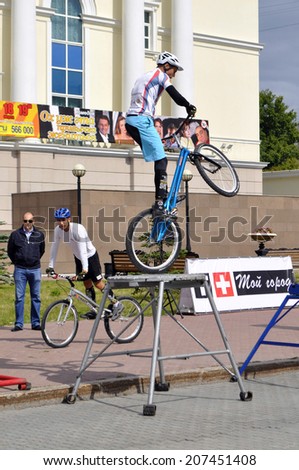 Timur Ibragimov and Mikhail Sukhanov\'s performance, champions of Russia on a cycle trial. City Day of Tyumen on July 26, 2014
