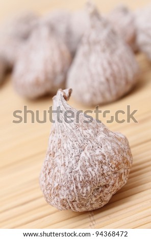 Dry figs