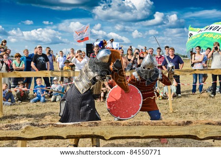SERGIEV POSAD, RUSSIA - AUG 27:knights fight to the Festival of medieval culture \