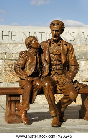 robert e lee statue richmond. Lincoln statue with son at