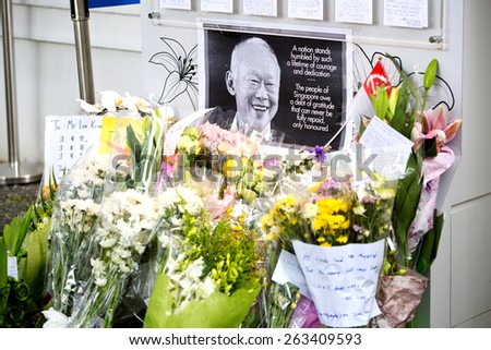 SINGAPORE - MARCH 23 : Visitors paying last respect and writing tribute to the late ex prime minister of Singapore, Mr Lee Kuan . Mr Lee died due to ill health, Mar 23, 2015, Singapore