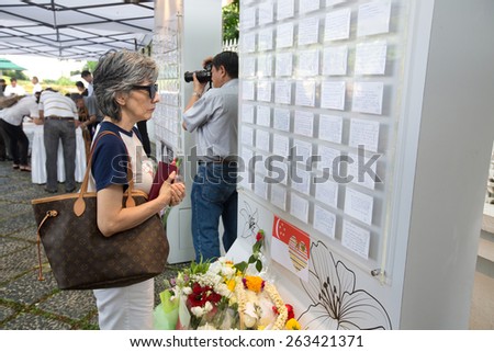 SINGAPORE-MARCH 23 : Visitors paying last respect to the late ex prime minister of Singapore, Mr Lee Kuan Yew. Mr Lee died due to ill health, Mar 23, 2015, Singapore