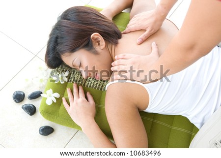 Lifestyle - Pagina 3 Stock-photo-young-asian-female-receiving-back-massage-in-spa-as-part-of-beauty-and-healthcare-modern-lifestyle-10683496