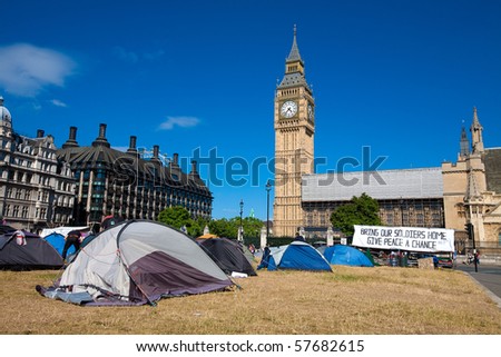 LONDON - JULY 18 : Demonstrators and supporters pitch up tents at Parliament Square for Parliament Square Peace campaign on July 18, 2010 in London, UK.