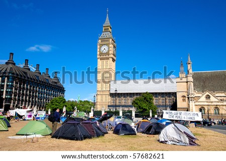 LONDON - JULY 18 : Demonstrators and supporters pitch up tents at Parliament Square for Parliament Square Peace campaign on July 18, 2010 in London, UK.