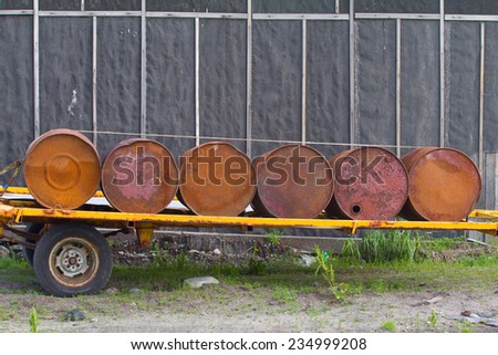 set old rusty barrel fuel