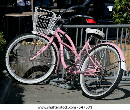 pink cruiser bicycle