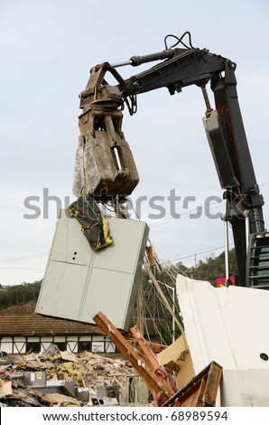 Clamshell bucket track loader tearing down a commercial restaurant building to make way for a new commercial retail building, Roseburg OR