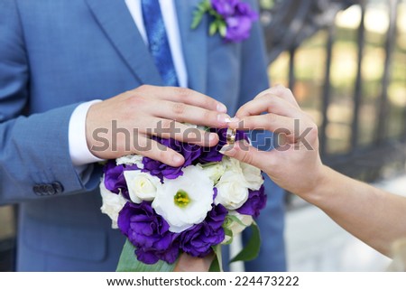 wedding. ritual exchange of rings.