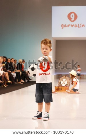 MOSCOW-SEPTEMBER 5:Unidentified children show children\'s shoes garvalin Spanish companies at  the International Fashion Fair on September 5, 2011 in Moscow