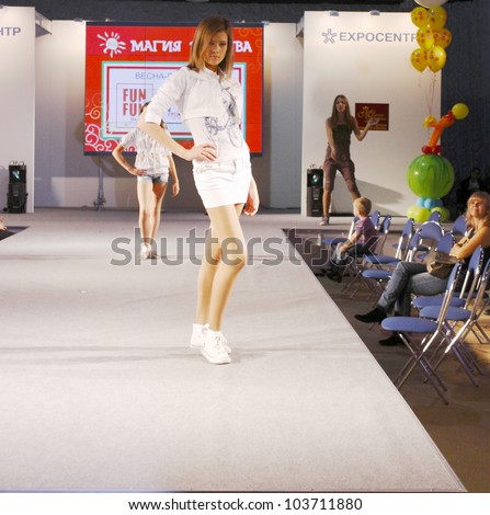MOSCOW - SEPTEMBER 29: Unidentified models show children\'s clothing brand of Italian FUN&FUN girl Collection Premiere Moscow children at the International Fashion on September 29, 2011 in Moscow, Russia.