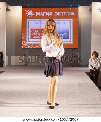 MOSCOW - SEPTEMBER 29:Unidentified models show school uniforms Italian brand Borelli Collection Premiere Moscow children at the International Fashion on September 29, 2011 in Moscow
