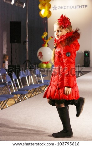 MOSCOW - SEPTEMBER 29:Unidentified models show children\'s clothing brand of Italian Borelli Collection Premiere Moscow children at the International Fashion on September 29, 2011 in Moscow