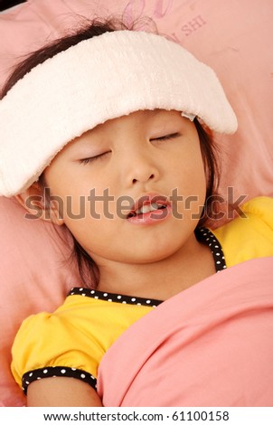 The girl with a fever, lower body temperature with a towel
