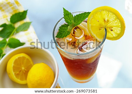 tall glass of iced tea with lemon and fresh mint
