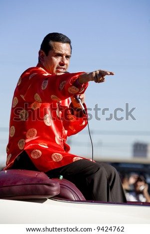 Los Angeles Chinatown, Feb 9th, 2008: Los Angeles Mayor Antonio Villaraigosa in the Chinese New Year Golden Dragon Parade.