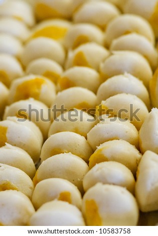 Close up of a row of Filipino rice dessert cakes, called \