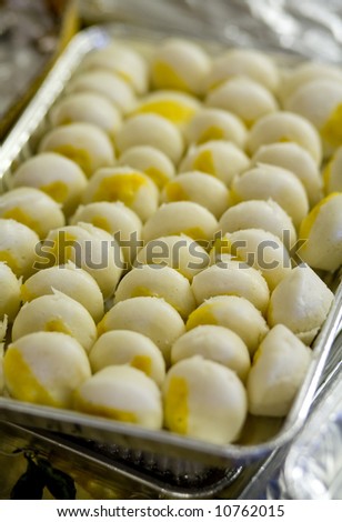 Close up of a row of Filipino rice dessert cakes, called 