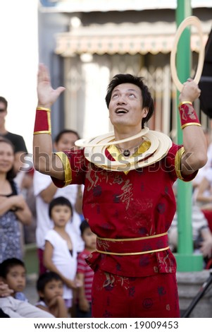 LOS ANGELES CHINATOWN, CA - SEPT 14:  Chinese juggler Haitao, performs in the 2008 Moon Festival in Los Angeles\' Chinatown on September 14, 2008.