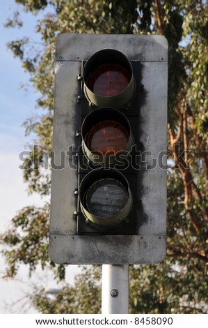 Traffic light on pole: lights off