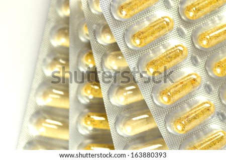 royal jelly capsules and pollen capsules in blister