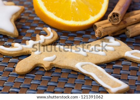 Gingerbread cookies with orange and cinnamon sticks