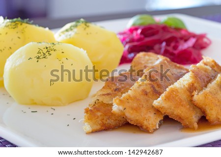 Chicken breast with potatoes and red cabbage