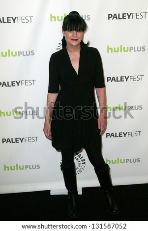 BEVERLY HILLS - MARCH 13:  Pauley Perrette arrives at the 2013 Paleyfest \