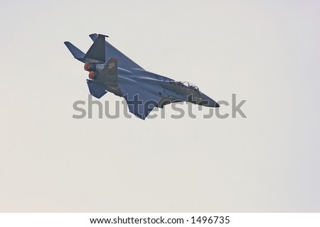 F15E Strike Eagle in descending turn