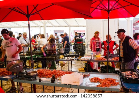 SPLIT, CROATIA - MAY 10, 2013: Busy day at Split\'s market. On 13 May 2013 in Dubrovnik, Croatia